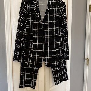 SHEIN women black/white pantsuit, one button on jacket , shoulder pads, size XL.